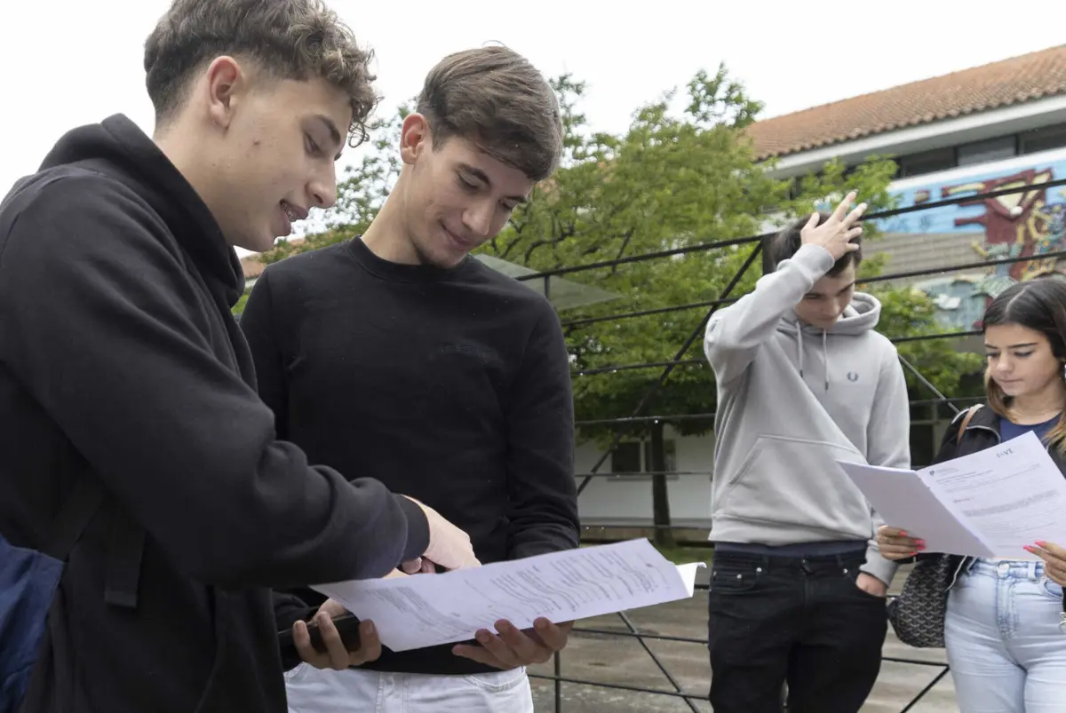 Imagem de contexto do artigo Metade dos alunos do 9.º ano obteve nota negativa na prova final de Matemática