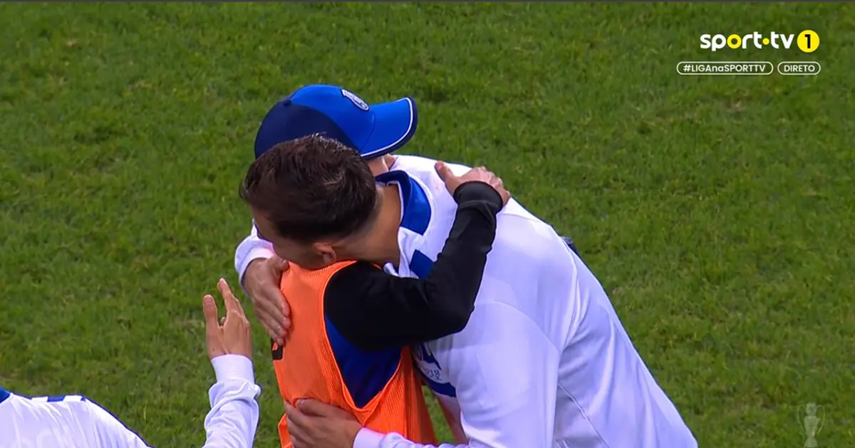 Nico entregou o prémio a apanha-bolas