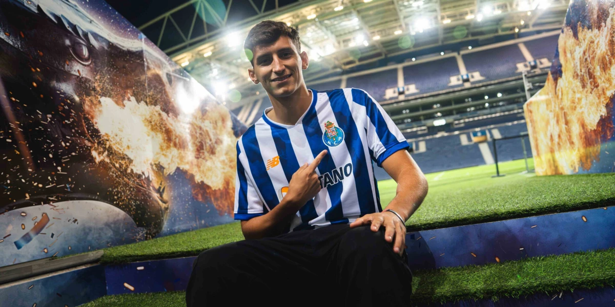 Imagem de contexto do artigo Tomás Pérez recorda Lucho González e fala do FC Porto: "Clube muito grande"