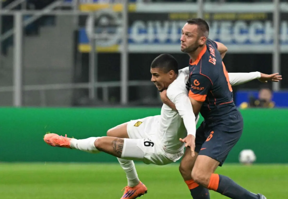 Stefan De Vrij, à direita