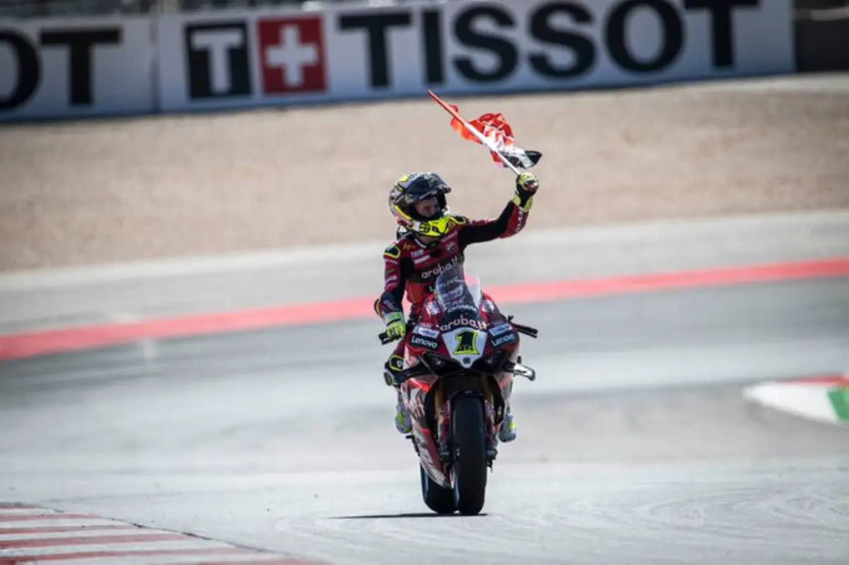 Álvaro Bautista dominador na ronda portuguesa do Mundial de Superbike