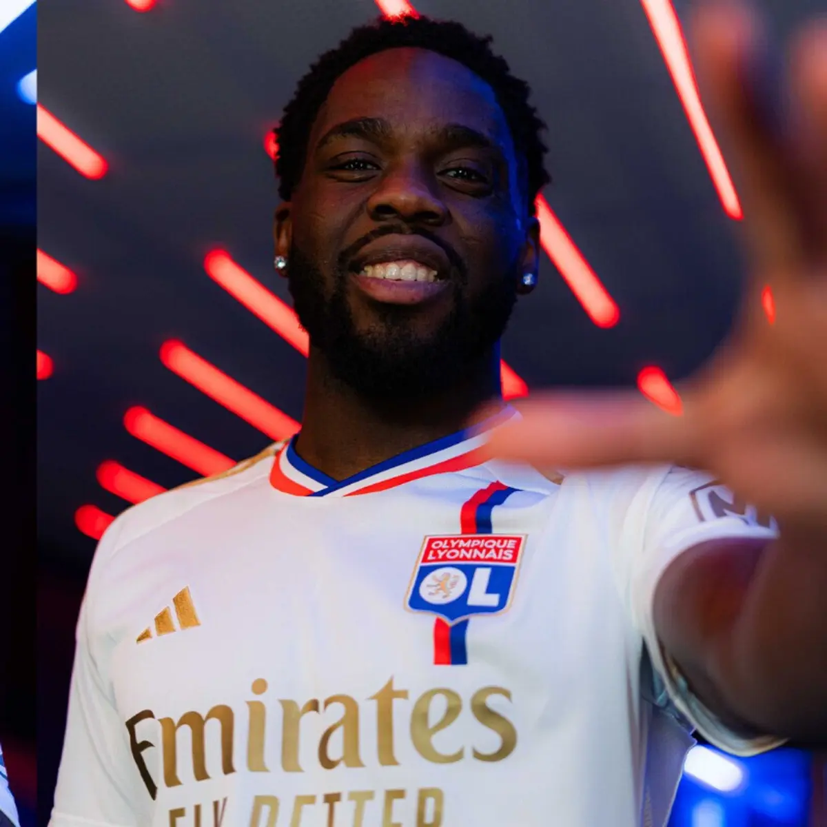 Orel Mangala (Créditos: Olympique Lyonnais)