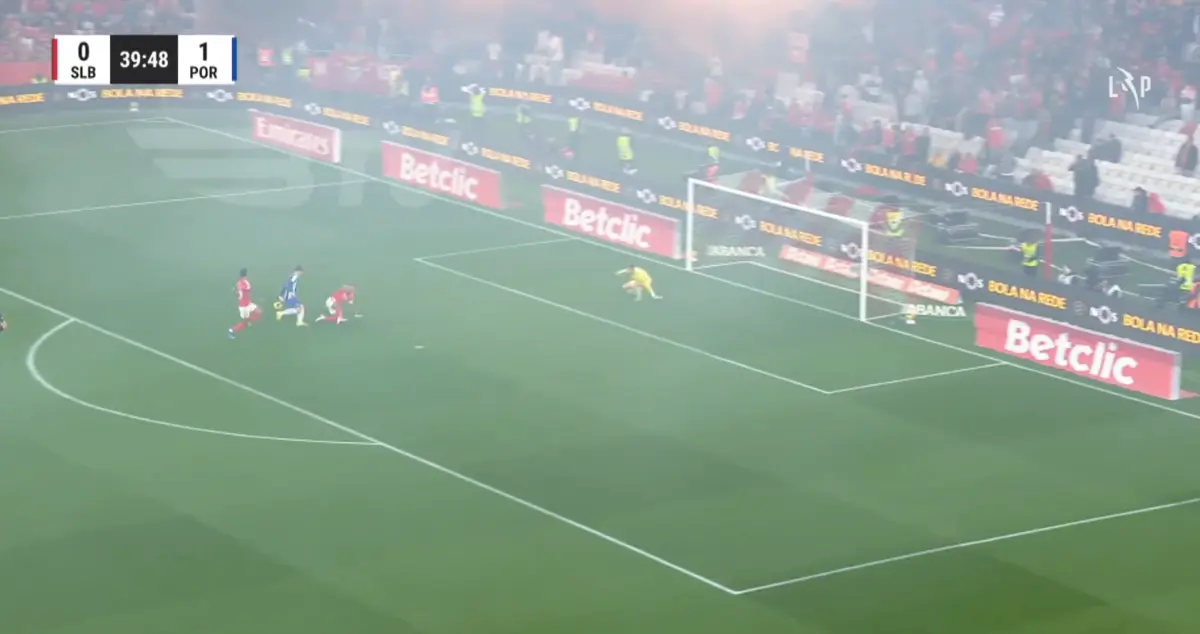 Imagem de contexto do artigo Pietuszewski "sentou" Otamendi e fez assim o segundo golo do FC Porto