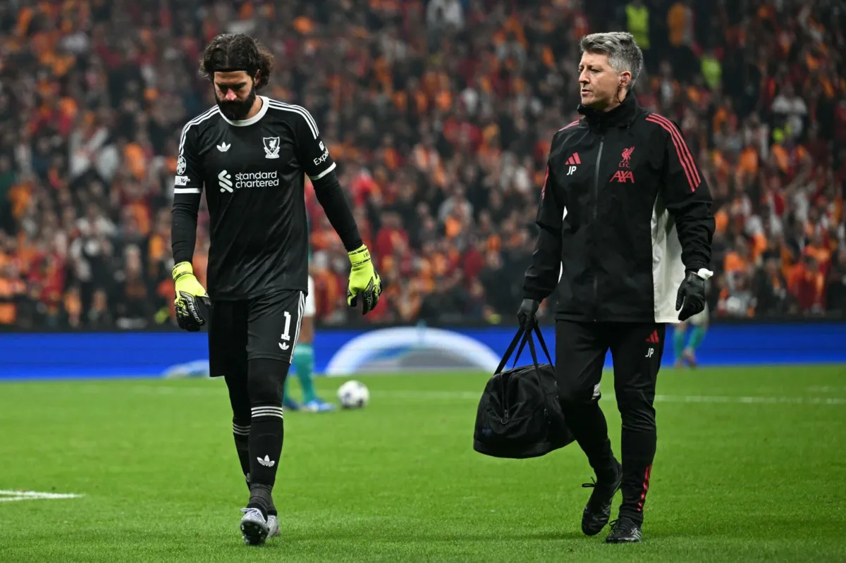 Alisson lesionou-se frente ao Galatasaray