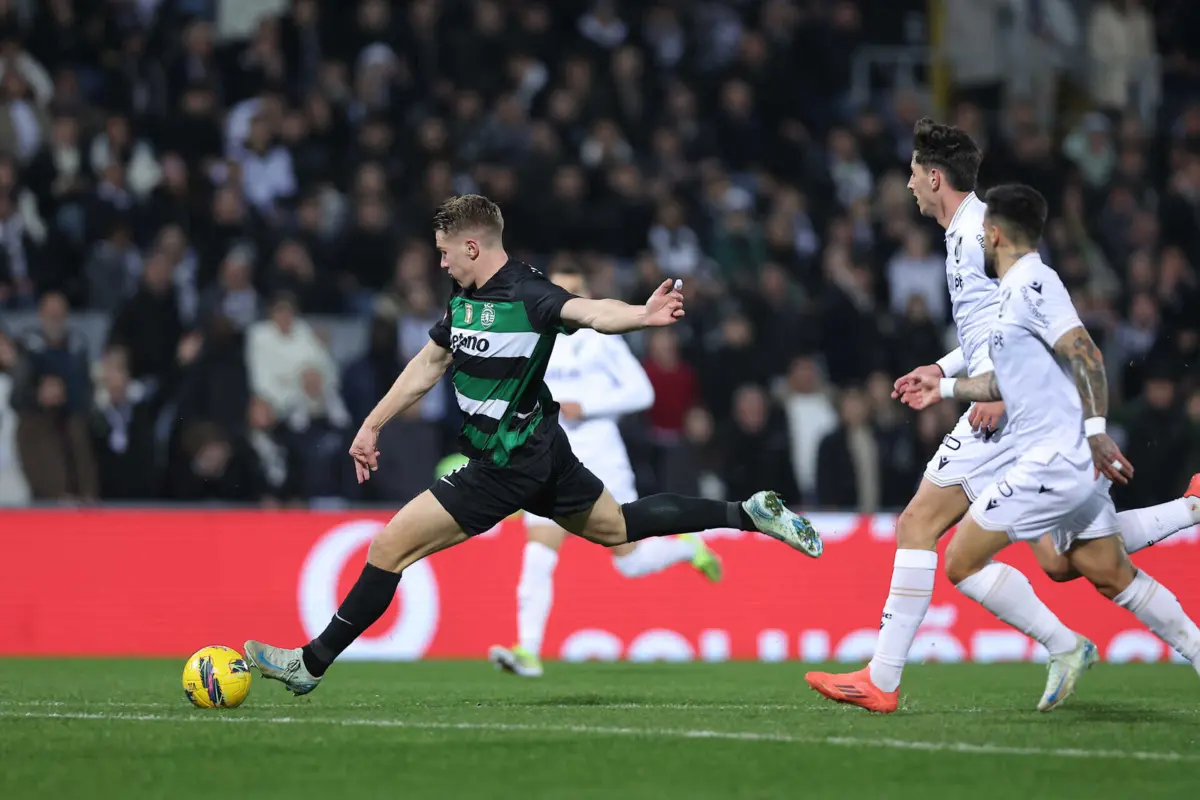 Gyokeres remata para golo (Créditos: Miguel Pereira)