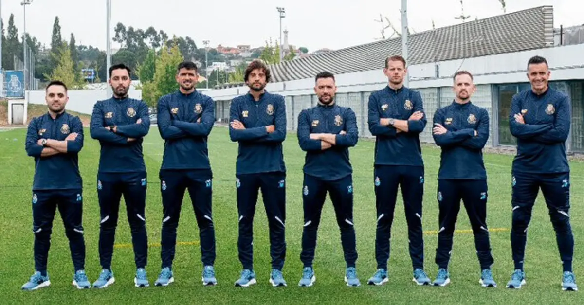 A equipa técnica do FC Porto, liderada por Francesco Farioli