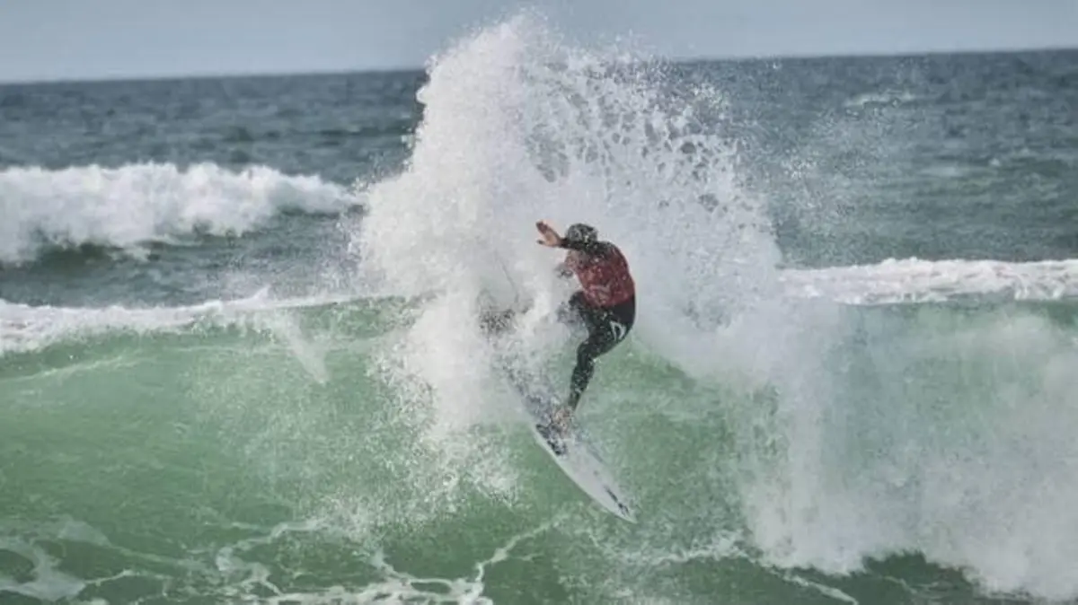 Imagem de contexto do artigo Surfista francês condenado a prisão por violação, tortura e barbárie