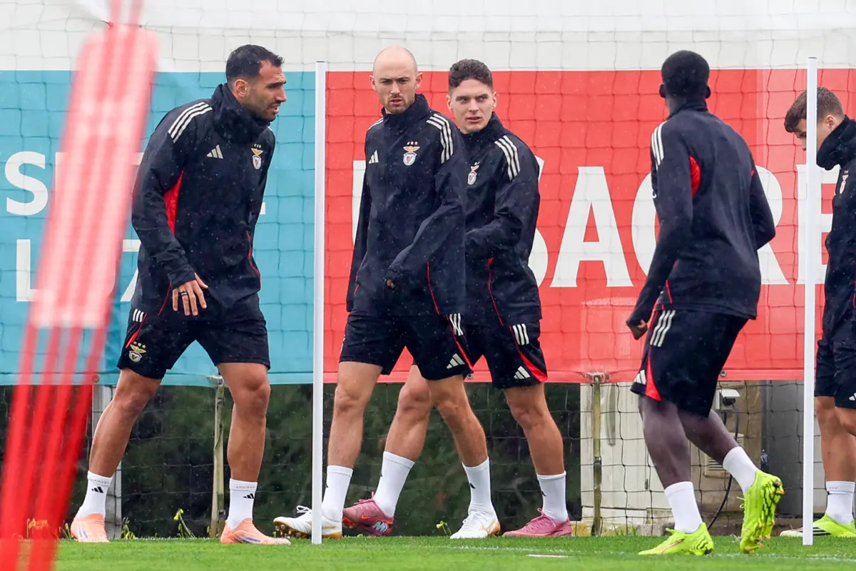 Pavlidis no treino de terça-feira do Benfica