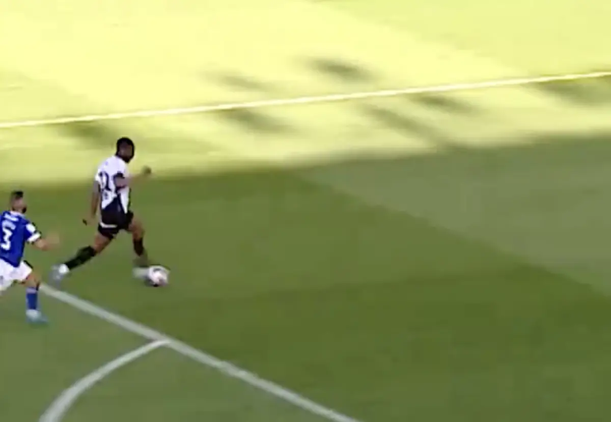 Imagem de contexto do artigo Este falhanço aconteceu no Championship e é para os apanhados. Veja o lance