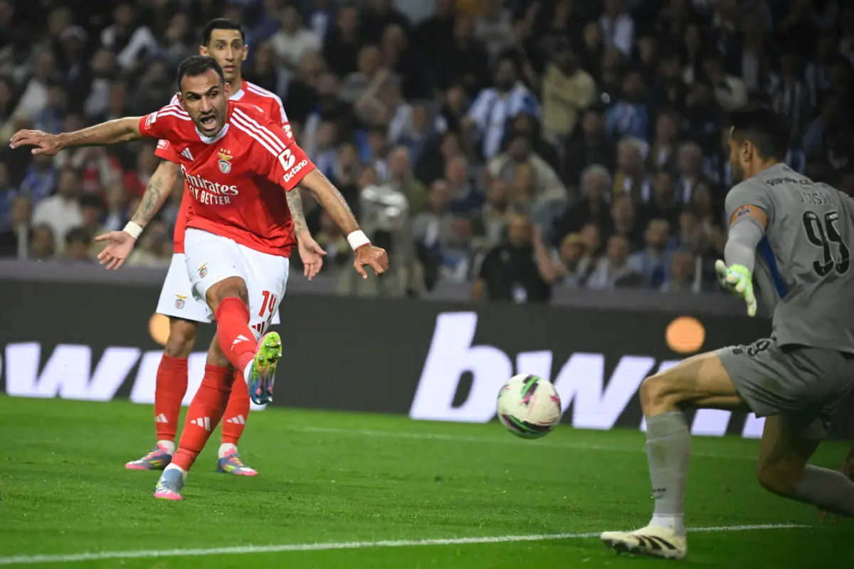 Pavlidis fez "hat-trick" frente ao FC Porto no Dragão (créditos: AFP)
