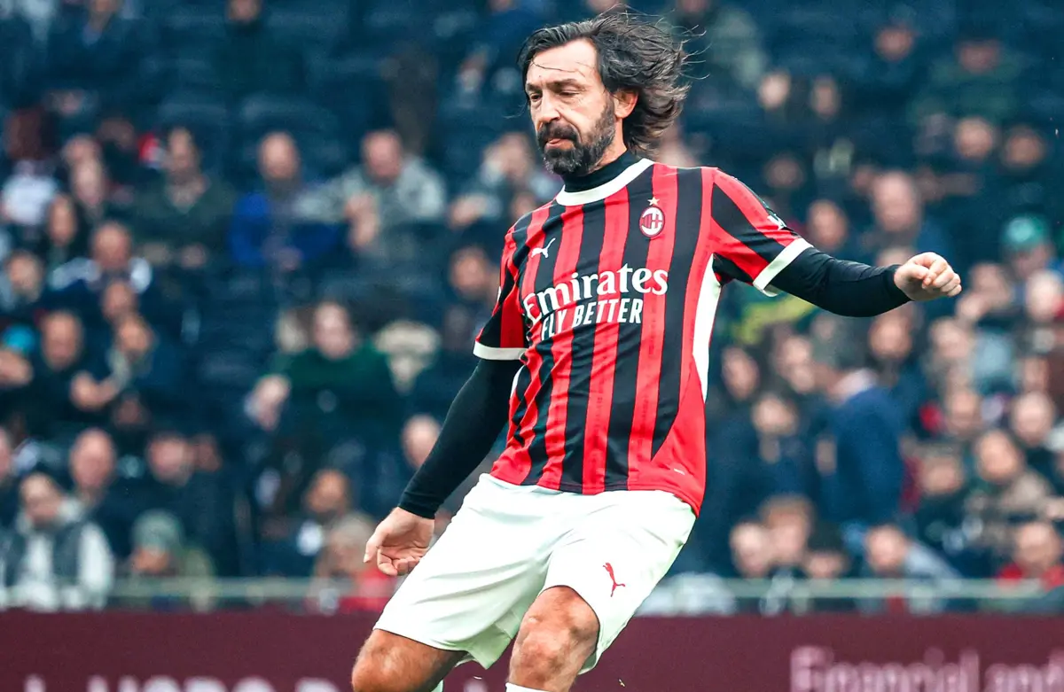 Imagem de contexto do artigo Pura classe: Pirlo mostrou num jogo de lendas que não perdeu o jeito para os livres