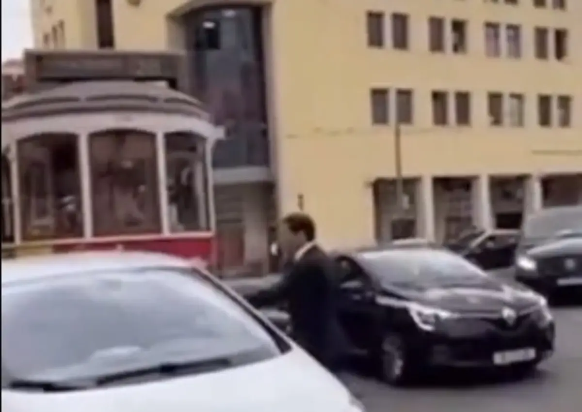 Imagem de contexto do artigo Vídeo: Pedro Frazão, do Chega, estaciona na linha do elétrico em Lisboa