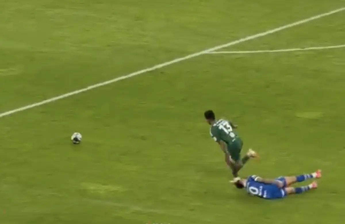 Imagem de contexto do artigo Galeno volta a ter gesto de fair-play e é cumprimentado pelo árbitro. Veja o momento