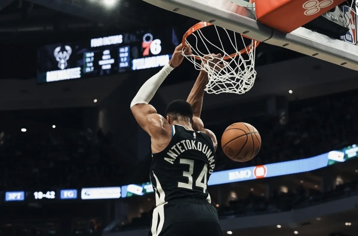 Giannis Antetokounmpo (créditos: Milwaukee Bucks)