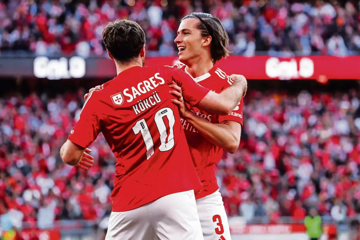 Kokçu e Álvaro Carreras, no total, irão render às águias 80 milhões de euros