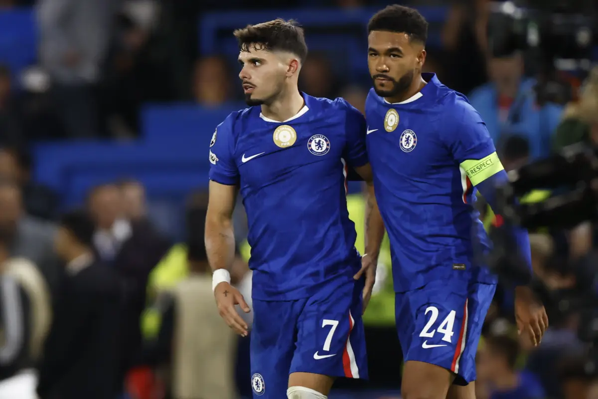 Pedro Neto à esquerda