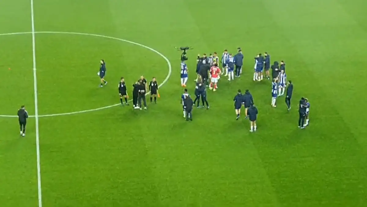 Imagem de contexto do artigo O cumprimento entre Schmidt e Conceição após o FC Porto-Benfica