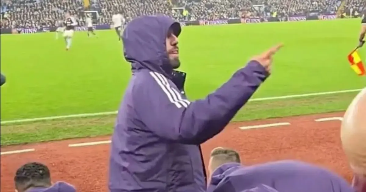 Imagem de contexto do artigo Bruno Fernandes responde aos adeptos do Aston Villa: "Cantam mais para mim do que para a equipa"