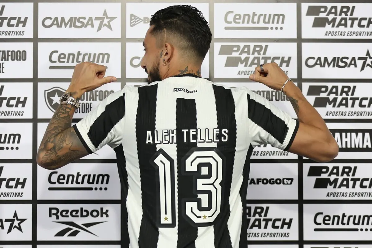 Alex Telles (Facebook/Botafogo)