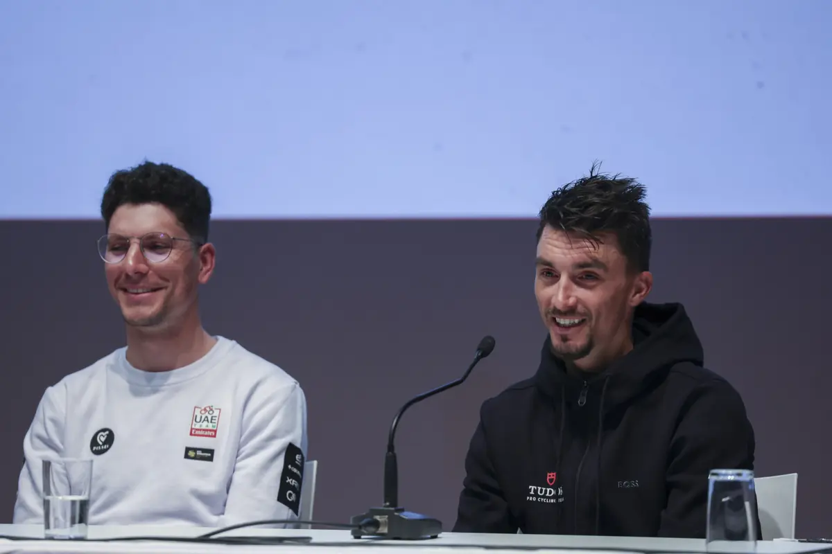 João Almeida e Julian Alaphilippe (Créditos: Lusa)