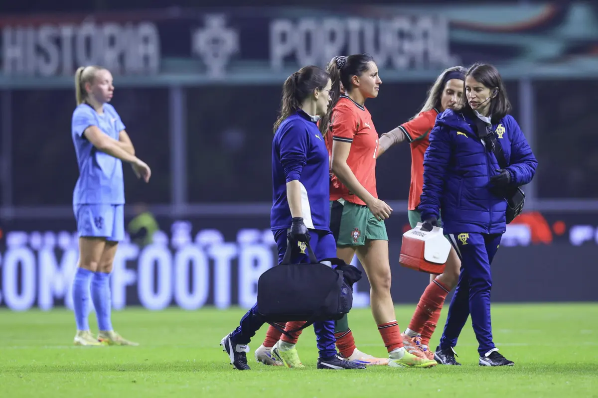 Kika Nazareth em lágrimas