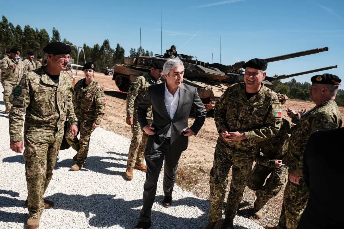 Nuno Melo, ao centro