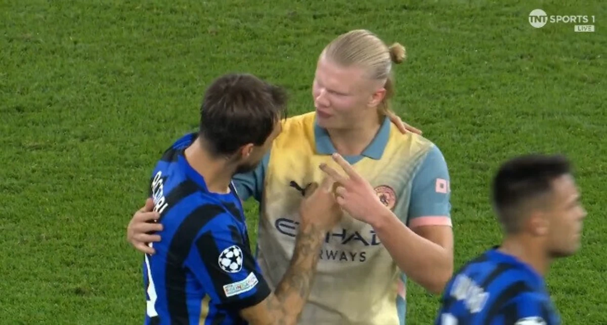 Haaland e Acerbi (créditos: TNT Sports)