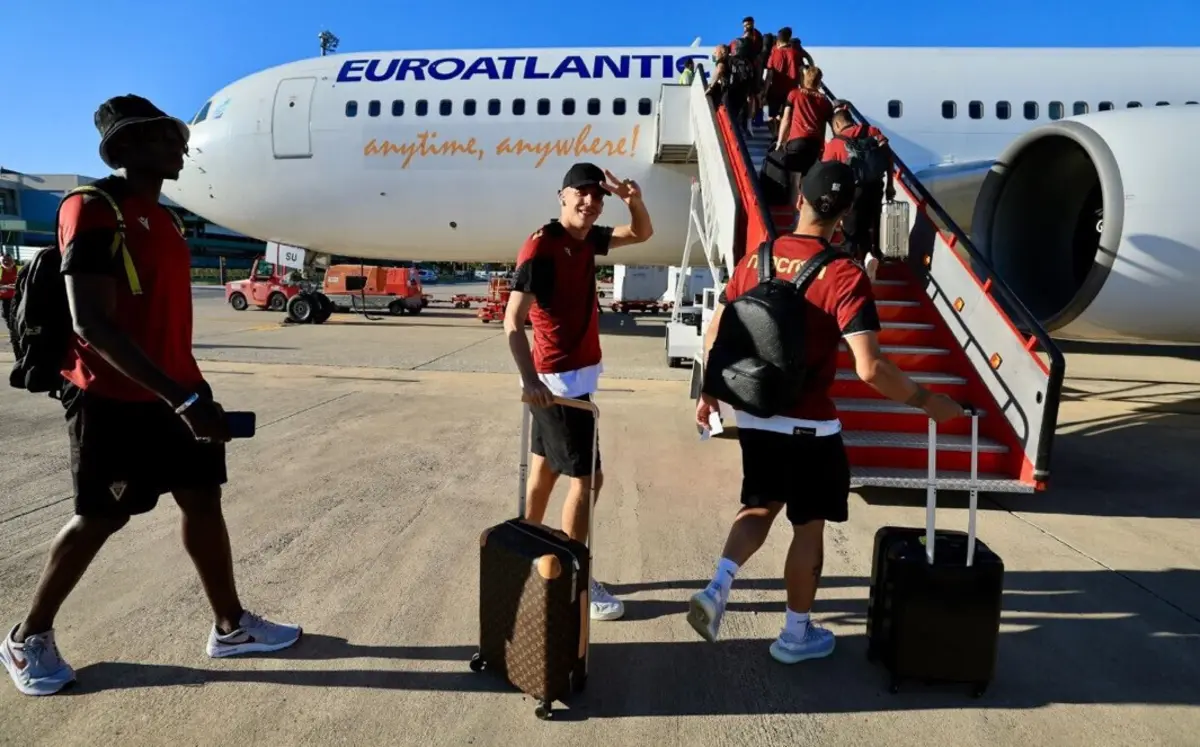 Imagem de contexto do artigo Avião de companhia portuguesa que transportava equipa espanhola aterrou de emergência em Sevilha