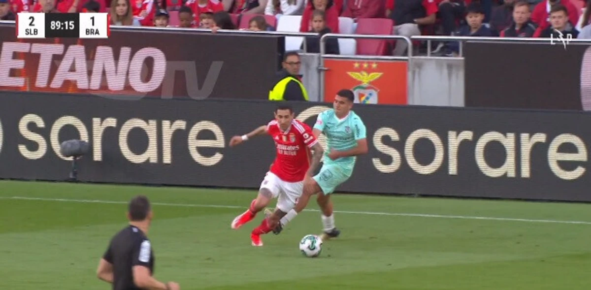 Falta que valeu expulsão a Gómez (créditos: Vsports)