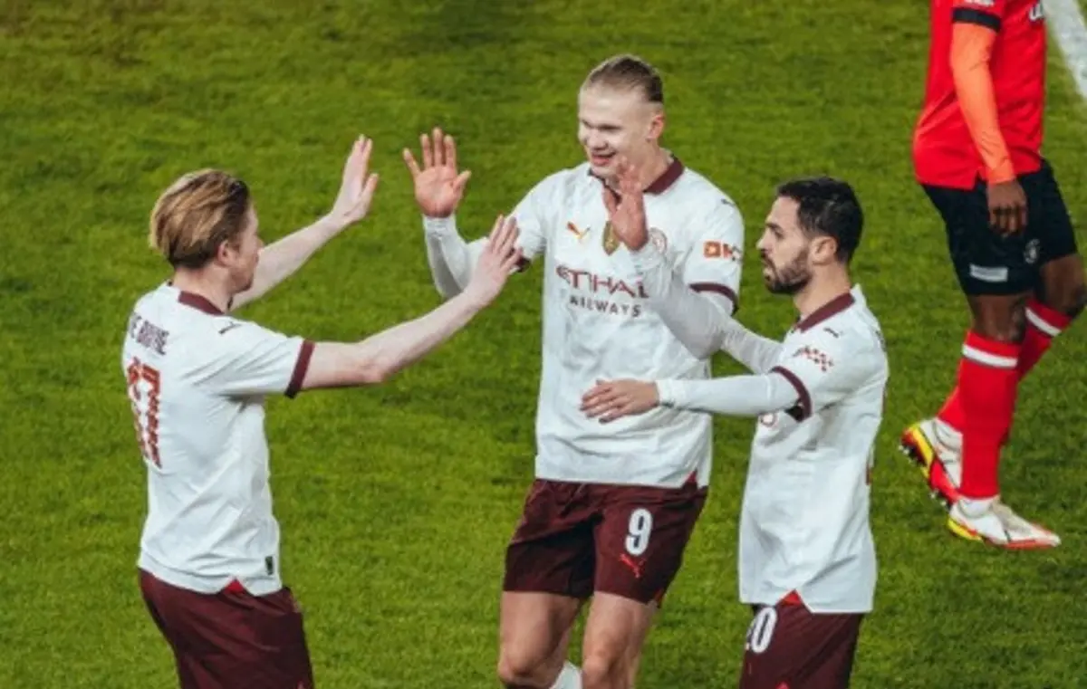 Haaland, De Bruyne e Bernardo Silva (créditos: Manchester City)