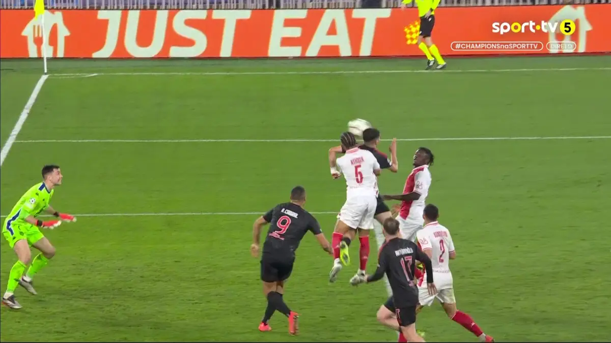 Imagem de contexto do artigo Di María bisa nas assistências e Arthur Cabral e Amdouni colocam o Benfica em vantagem. Veja os golos