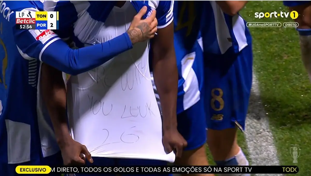 Imagem de contexto do artigo FC Porto marca dois golos de rajada em Tondela e Samu dedicou a Luuk de Jong