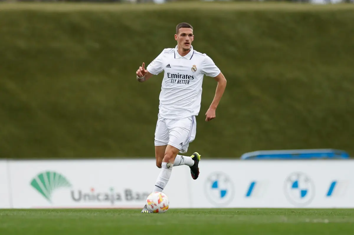 Imagem de contexto do artigo Sporting prepara eventuais saídas e vira-se para central do Real Madrid