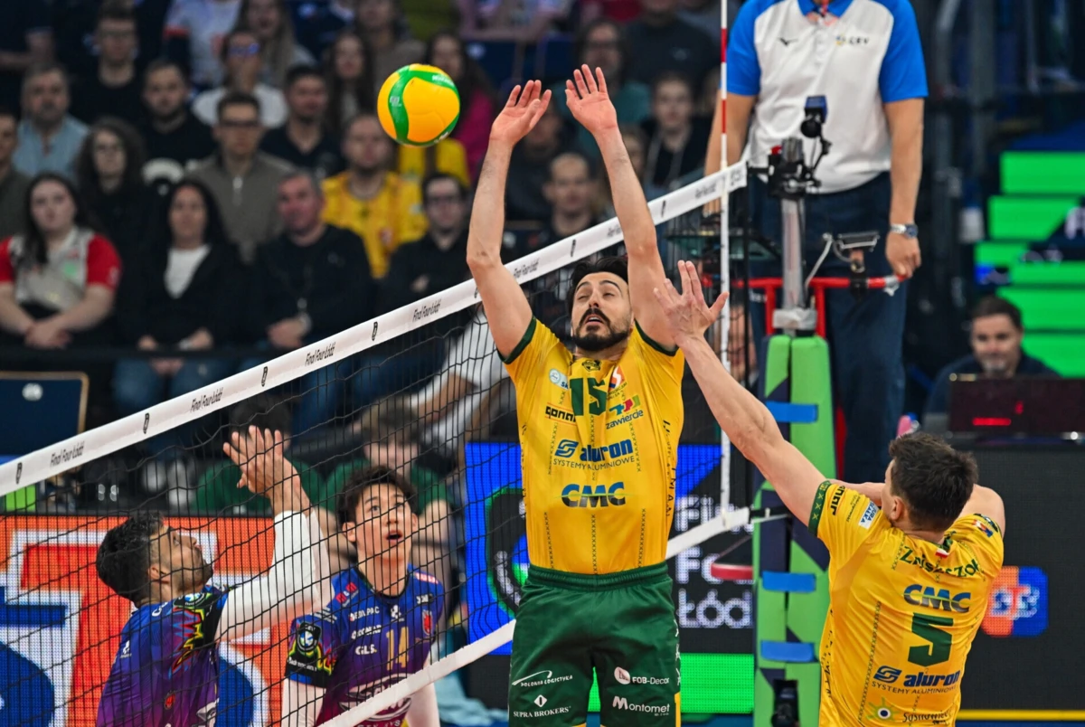 Miguel Tavares na final da Liga dos Campeões de voleibol (créditos: EPA)