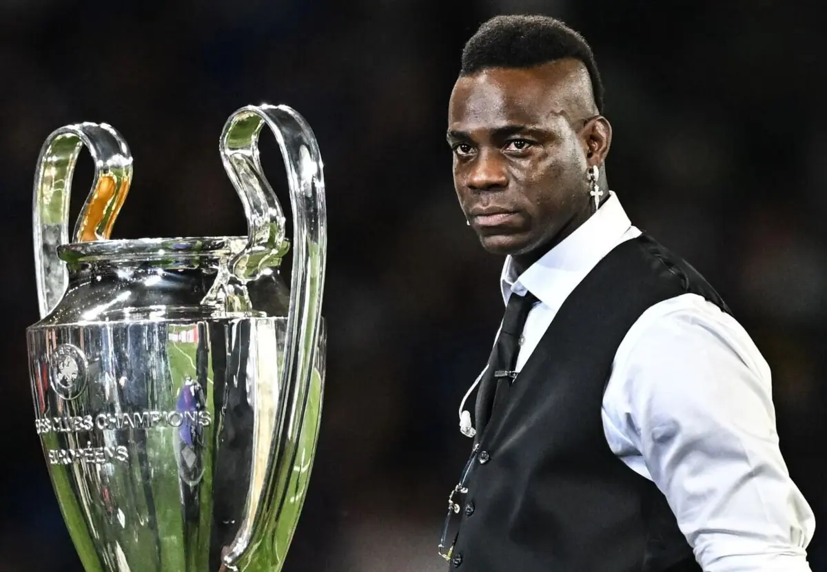 Imagem de contexto do artigo Balotelli: "Porque é que não venci como o Ronaldo? Ele massacra-se nos treinos e eu não"