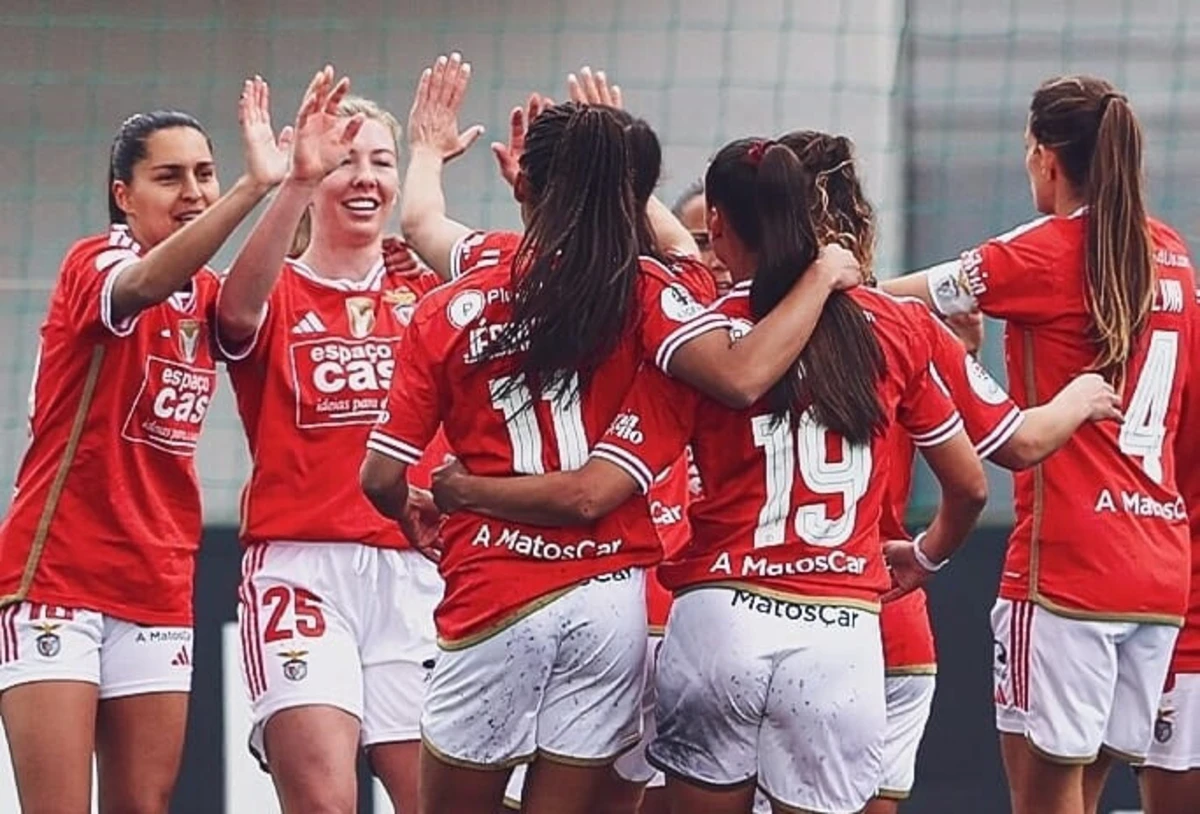 Imagem de contexto do artigo Show de bola em Albergaria-a-Velha: Benfica goleia e reforça liderança da Liga BPI