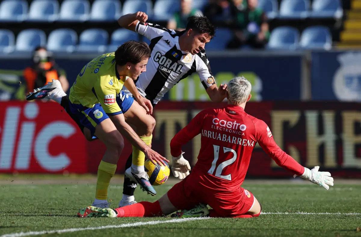 Van Ee vai cumprir castigo no Dragão