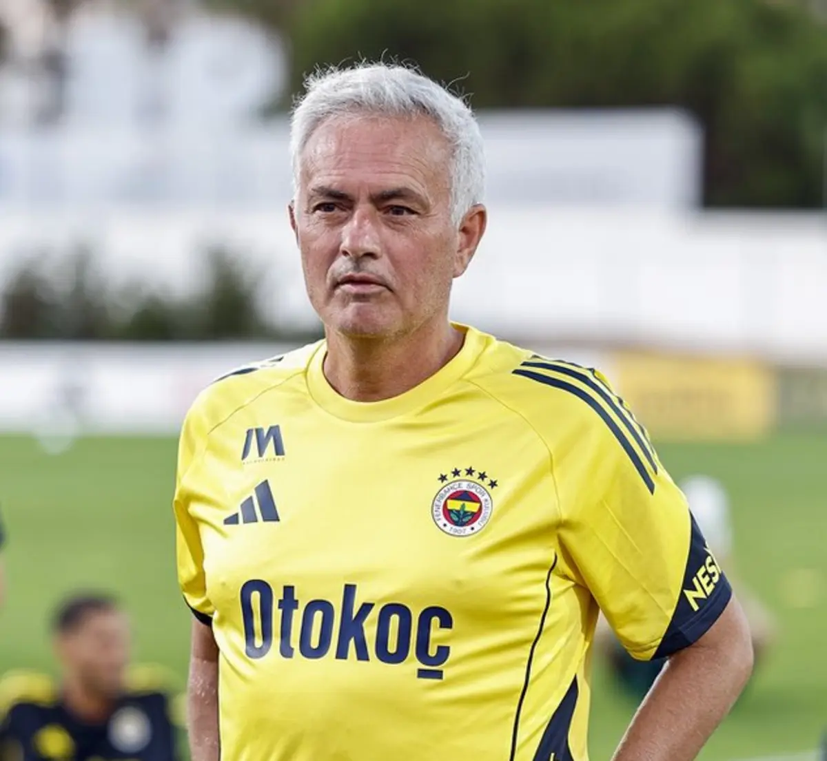 Imagem de contexto do artigo Kokçu será rival de Mourinho: "Ganha bem e já não chateia o Bruno Lage"