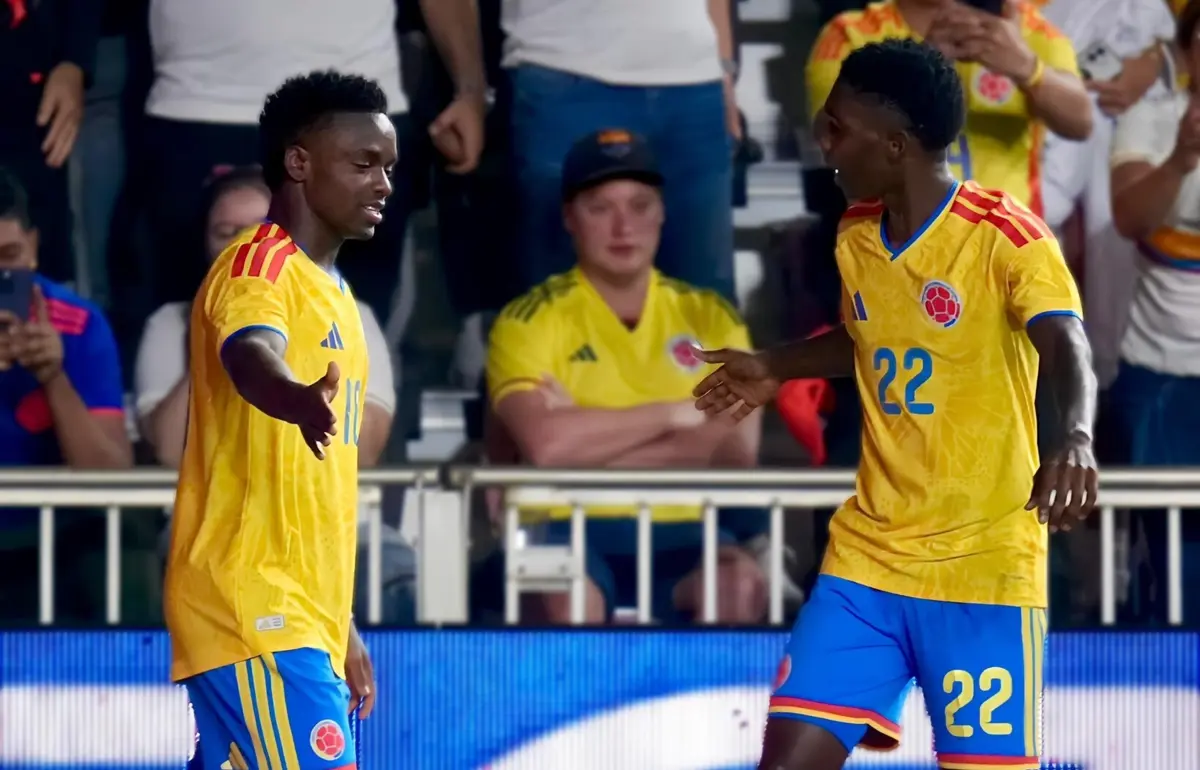 Carbonero, à esquerda