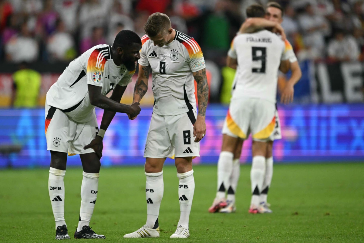Rudiger e Kroos (THOMAS KIENZLE AFP)