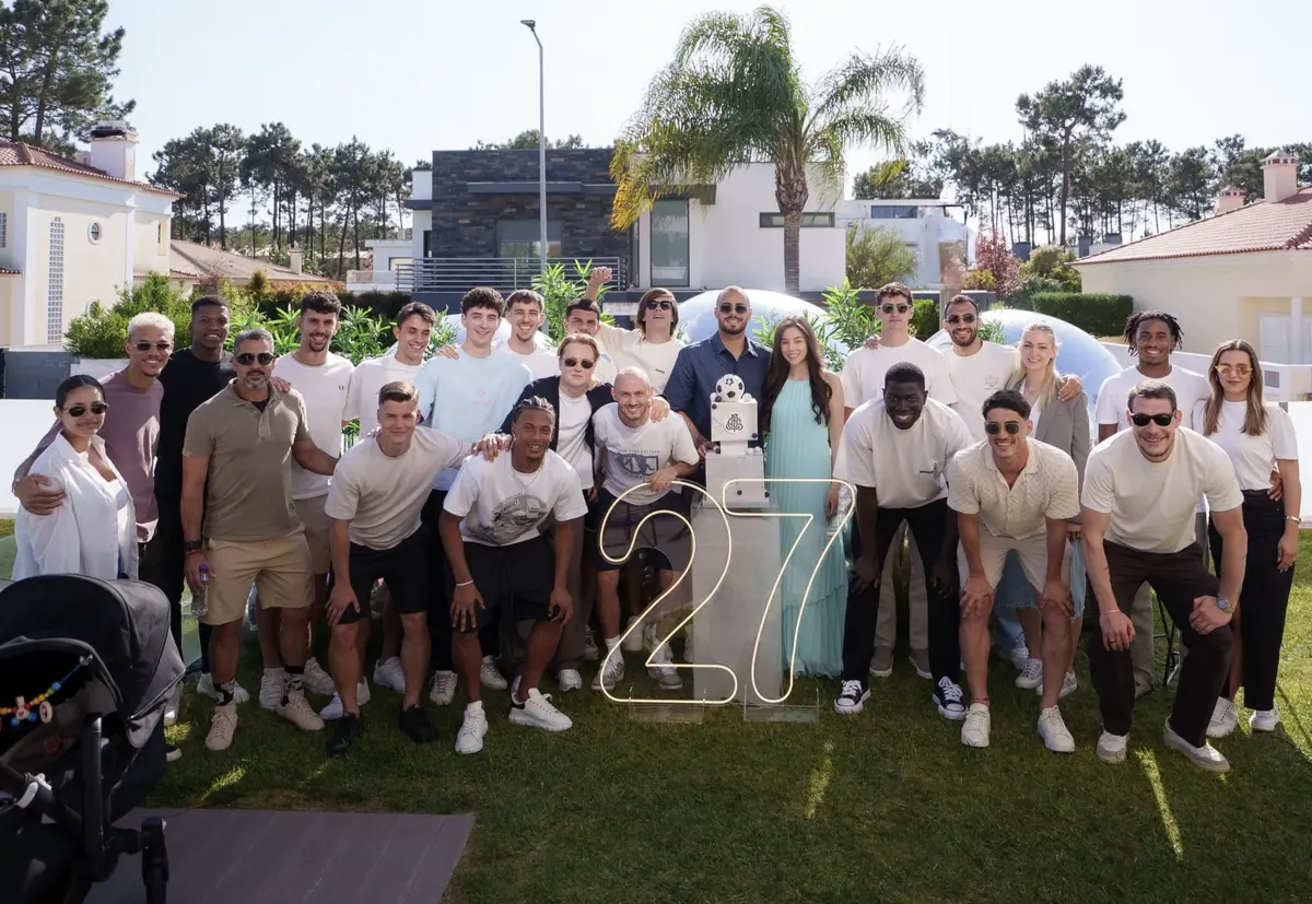 Imagem de contexto do artigo Arthur Cabral juntou plantel do Benfica para celebrar o 27.º aniversário
