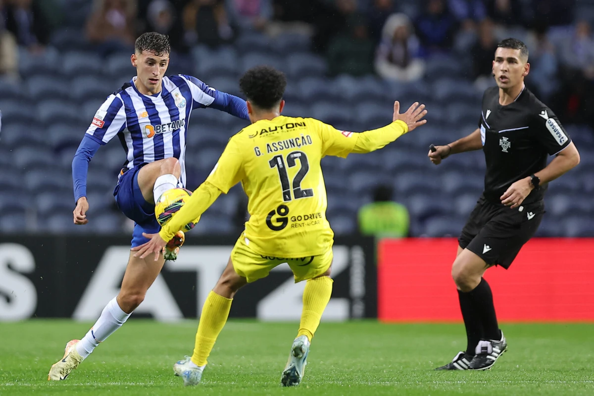 Tomás Pérez em ação diante do Aves SAD (créditos: Miguel Pereira)