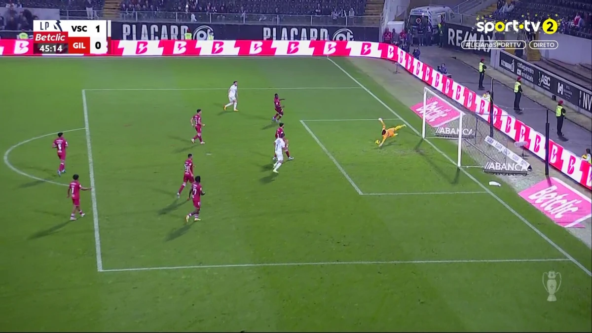 Imagem de contexto do artigo V. Guimarães-Gil Vicente: Chucho Ramírez no sítio certo, marca pelo segundo jogo seguido. Ora veja