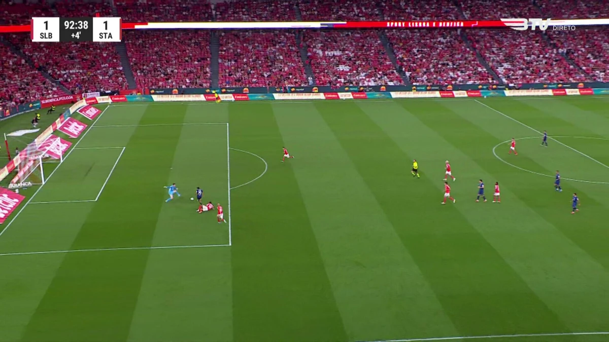 Imagem de contexto do artigo Benfica-Santa Clara: erro de Otamendi e Vinícius empata nos descontos. Ora veja