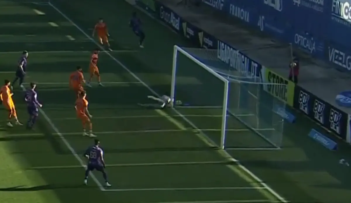 Imagem de contexto do artigo Vizela-FC Porto B: infelicidade de Gonçalo Ribeiro resulta em golo aos quatro minutos