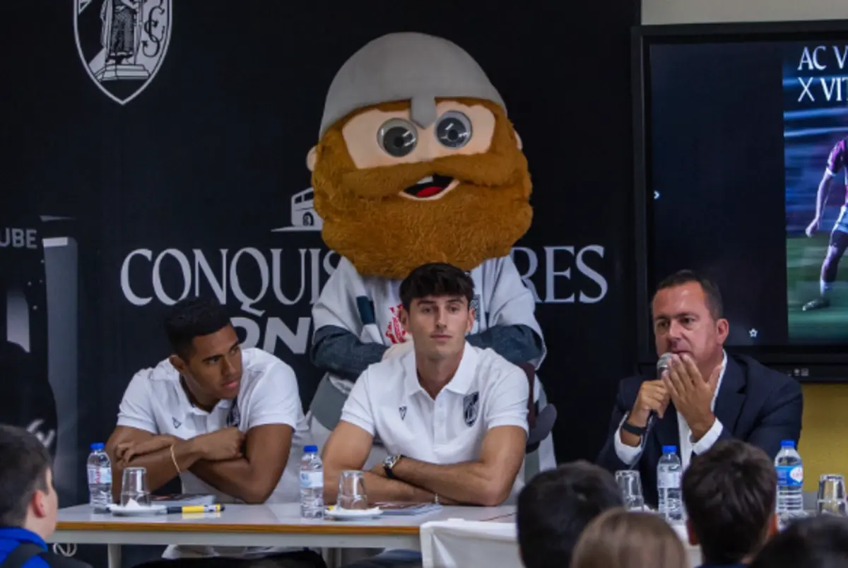 Óscar Rivas ao centro