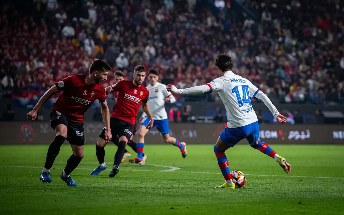 João Félix festeja com os colegas do Barcelona