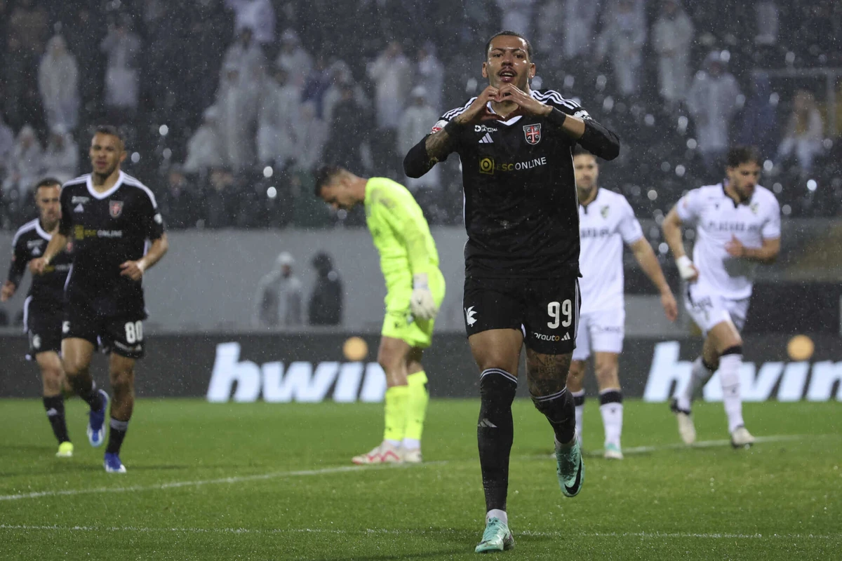 Clayton abriu o marcador (créditos: (Tony Dias/Global Imagens)