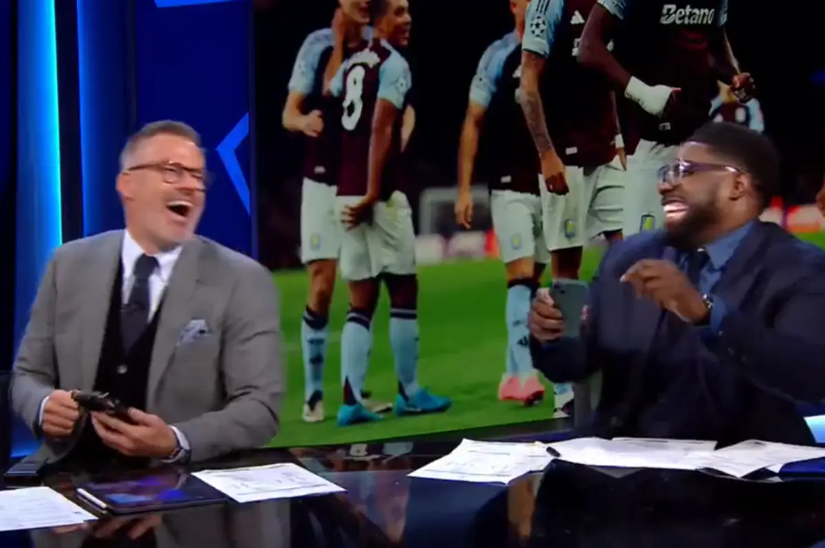Imagem de contexto do artigo Carragher e Micah Richards usaram o tradutor para entrevistar Jhon Durán: veja o vídeo