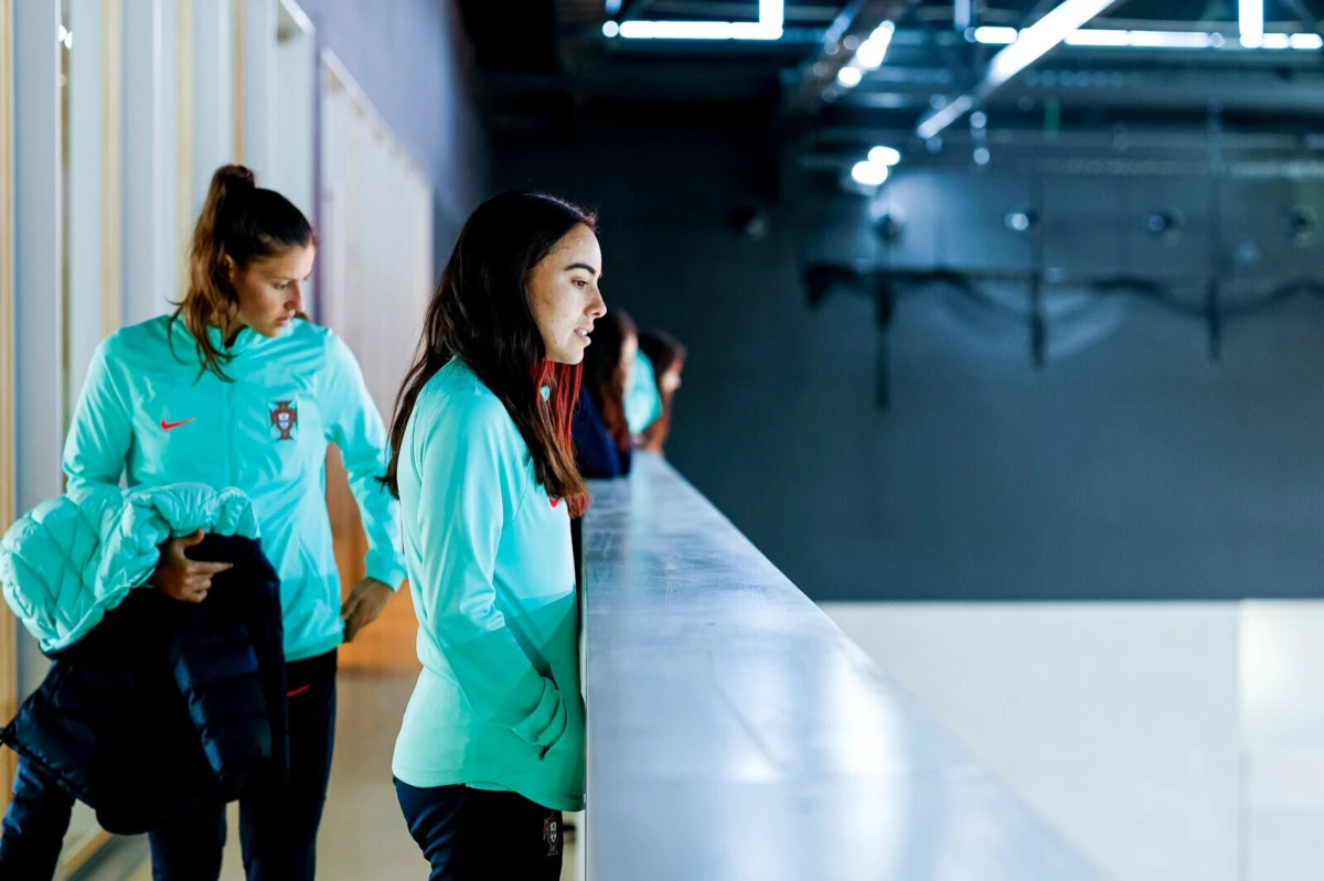 Seleção feminina visita FPF Arena Portugal (créditos: FPF)
